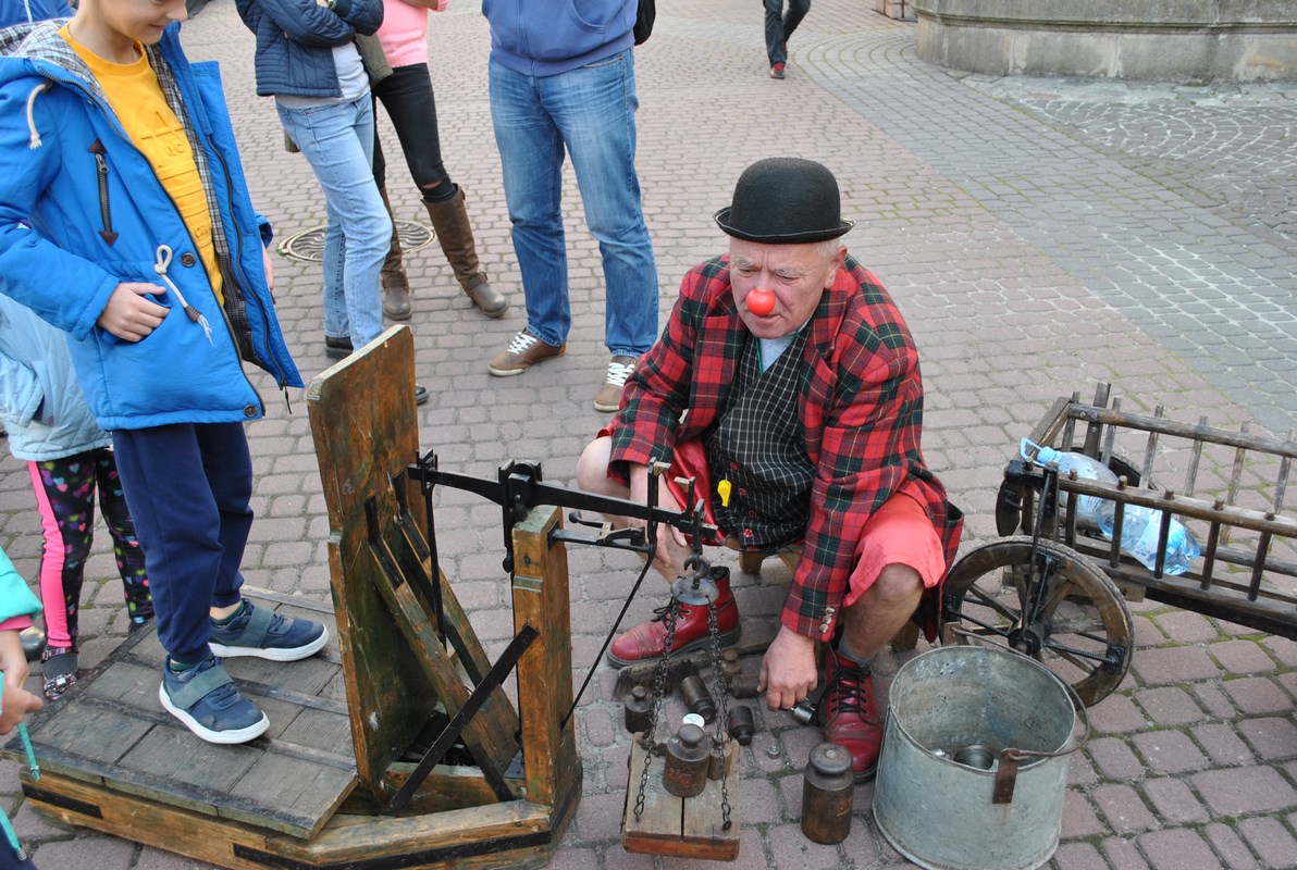 клоуны с детьми, квартира в Львове